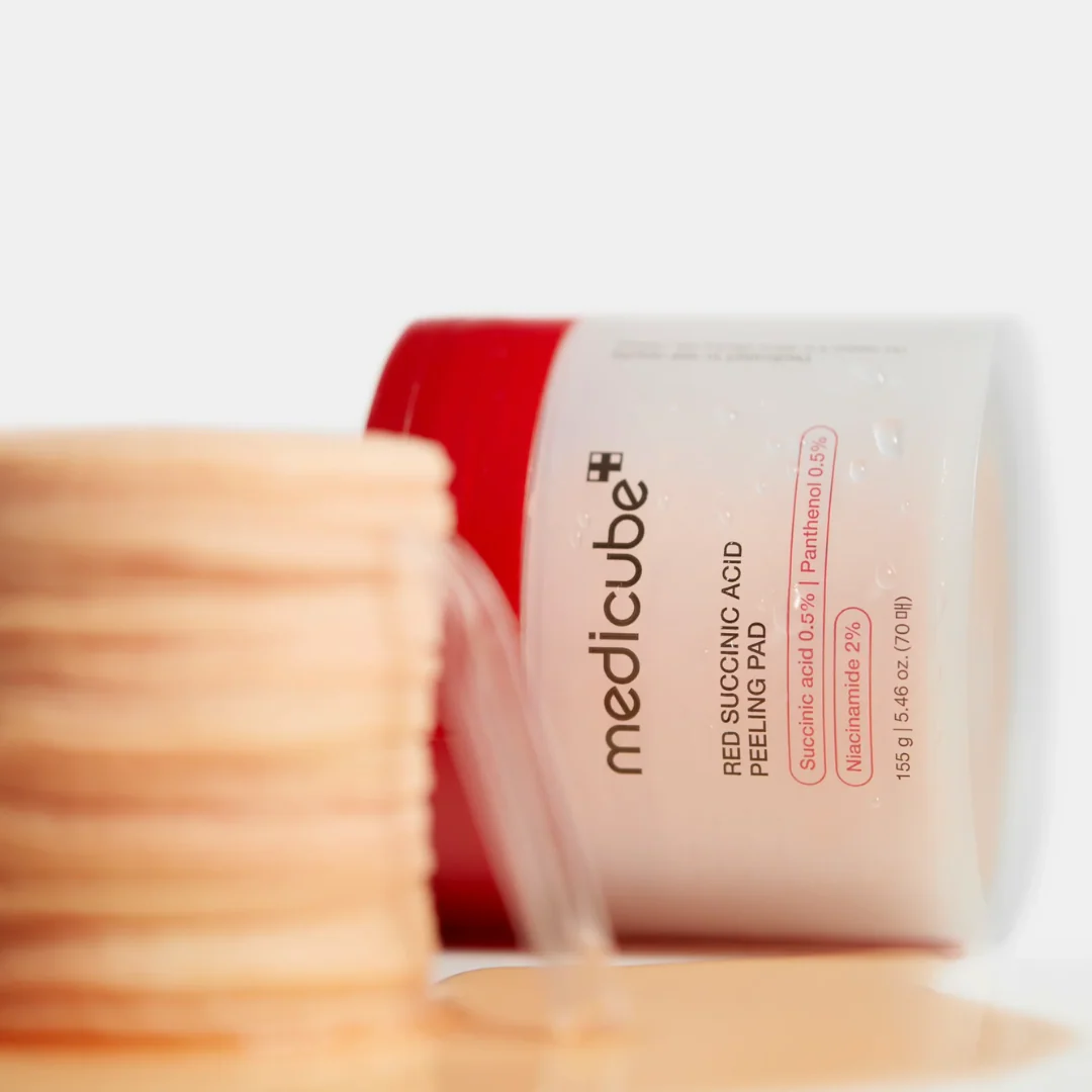 MEDICUBE Red Succinic Acid Exfoliating Facial Peeling Pads
