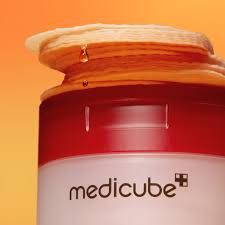 MEDICUBE Red Succinic Acid Exfoliating Facial Peeling Pads